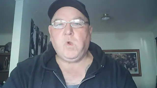 kinkyblueyes69 (M mature) - NAKED CLOTHES OFF