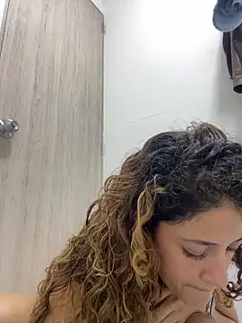 alana15's Stripchat show and profile