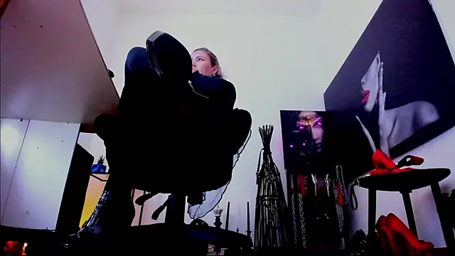 mistressdemisweet - MistressDemisweet's free webcam - UK Sex Cams