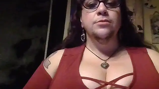 gothybaby (F milf) - 1000