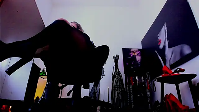 mistressdemisweet - MistressDemisweet's free webcam - UK Sex Cams