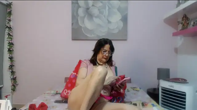 cindycrawford (Ask my age) - crema in  TITS