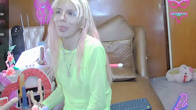 skinygirl - Skinygirl's free webcam - UK Sex Cams