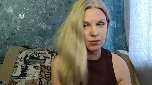 BlondeFox live cam screenshot female from Russia on Porngall – Porn Galleries & Live Cams