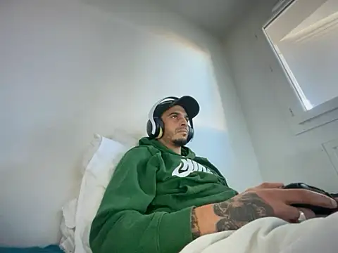 rebeu313 - Rebeu313's free webcam