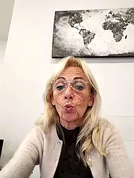 clarabell4 (Ask my age) - Resto senza mutandine