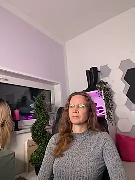 annikarose (F milf) - Naked orgasm