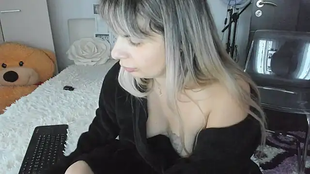 sweetemy4u (F milf) - make this pussy happy whit a big squirt