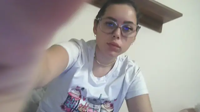 lovelyjulliette - LovelyJulliette's free webcam