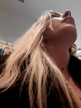 dirtyfeelin (F young) - All naked and walking 😱🚨🚅