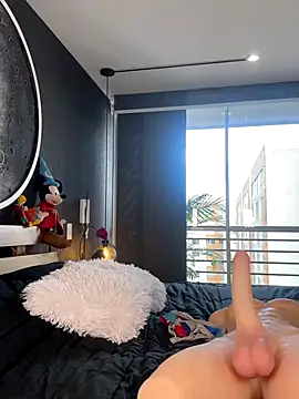 Sarajames's Stripchat show and profile