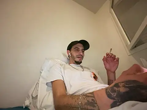 rebeu313 - Rebeu313's free webcam