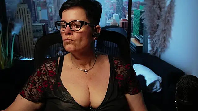 ninarandmann's Stripchat show and profile