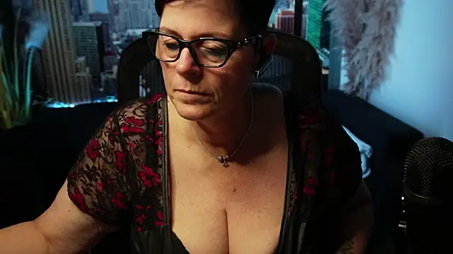 ninarandmann's Stripchat show and profile