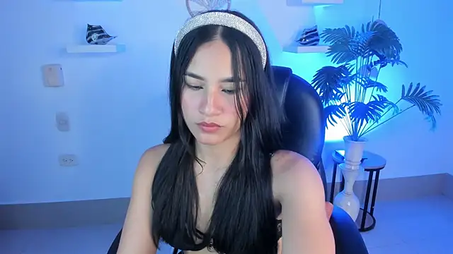 emily_yeon (F teen) - Deep blowjob looking into your eyes