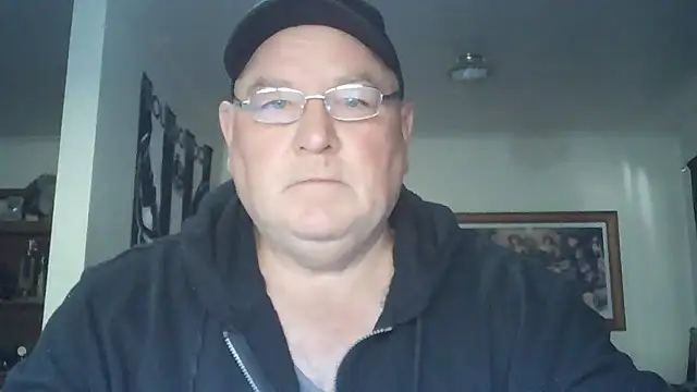 kinkyblueyes69 (M mature) - NAKED CLOTHES OFF