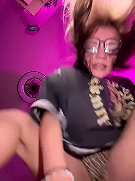 Cutiepiespanks's Stripchat show and profile