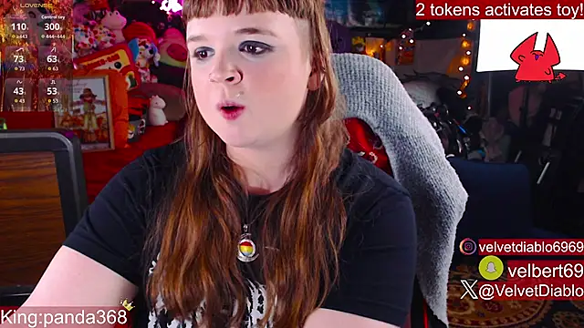 velvetdiablo (F young) - Shirt off, tits out!