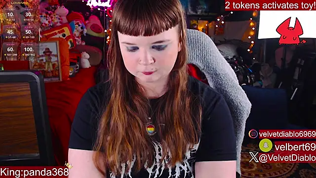 velvetdiablo (F young) - Shirt off, tits out!