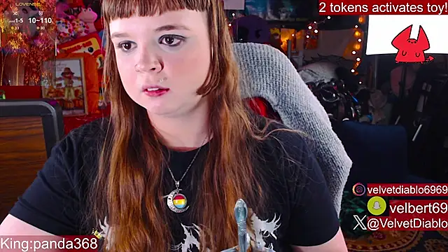 velvetdiablo (F young) - Shirt off, tits out!