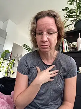 annikarose (F milf) - Naked orgasm