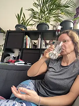 annikarose (F milf) - Naked orgasm