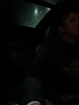 kirstievegas (F young) - Naked outdoor😈only jacket🎁last tip