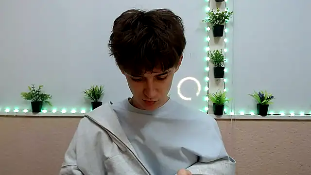 hoot_dude_ (M twink) - for pizza