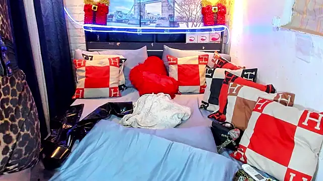 tssexypornostar (T young) - BADLY NEED MOUTH AND ASS TO FUCK SLUT