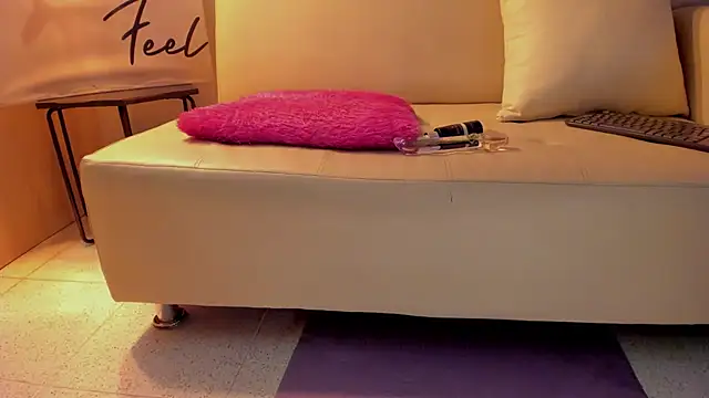 bonie_lov from StripChat is Freechat