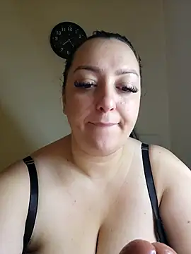 amyra_hot (F young) - show pussy play