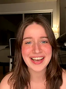 nerdynina's Stripchat show and profile