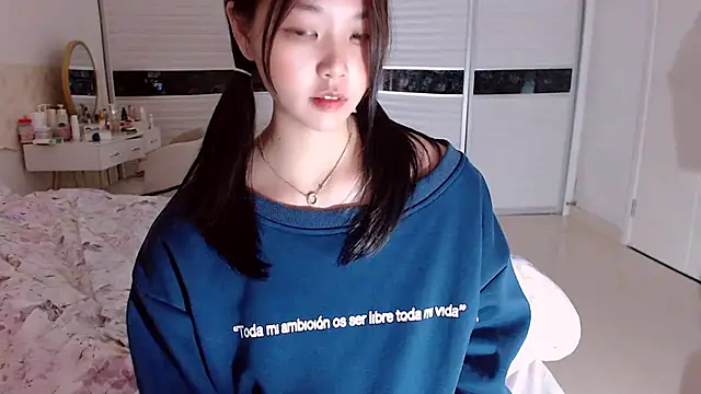 Miu1_girl's Stripchat show and profile