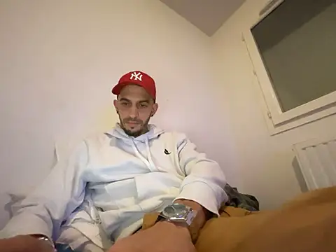 Rebeu313 Live Webcam on Stripchat