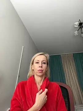 LuxuryNika Live Webcam on Stripchat