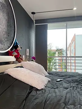 sarajames - Sarajames's free webcam