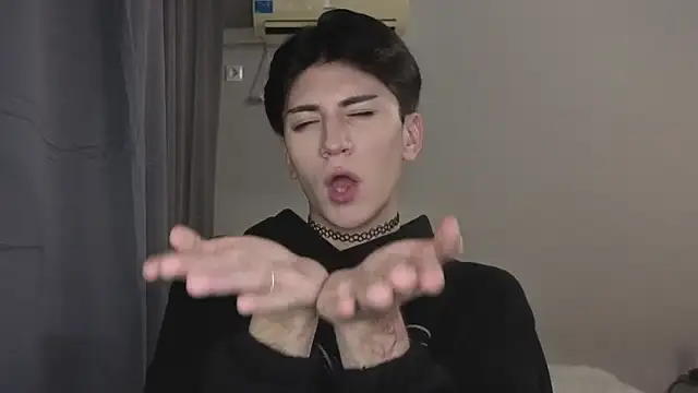 Oliver_star_boy_ Live Webcam on Stripchat