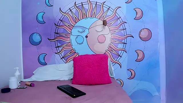 Mariana_16_ Live Webcam on Stripchat