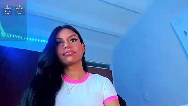 divinesalome live cam screenshot trannies from Colombia on Token.Show — Token Tipping & Live Cams