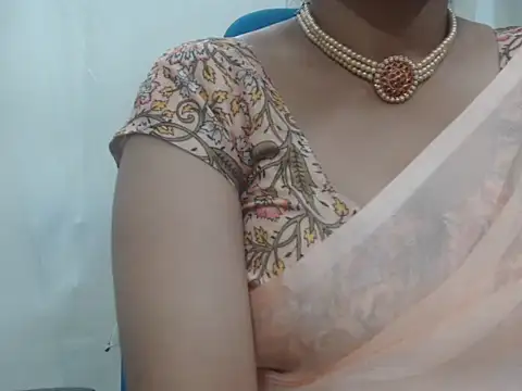 Lovely_Siri_23 live on StripChat 