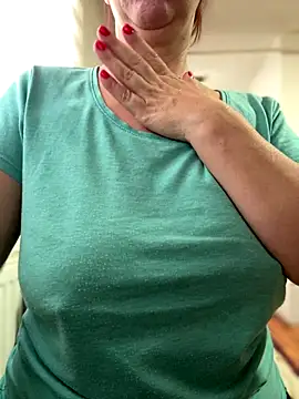 sweetmystery1 (F milf) - Make me topless