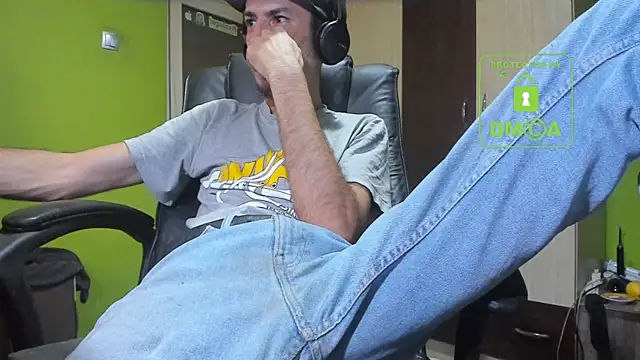 bigcumshoot - BigCumShoot's free webcam - UK Sex Cams