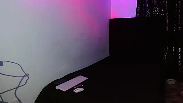 miia-liiam Live Webcam on Stripchat