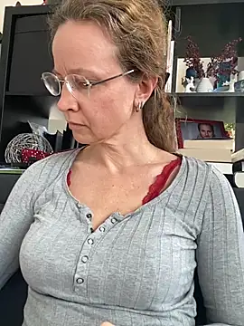 annikarose (F milf) - Naked orgasm