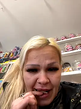 cherryxox- (F teen) - Flash boobs at work