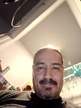 bimexpoexist (M mature) - inserting buttplug