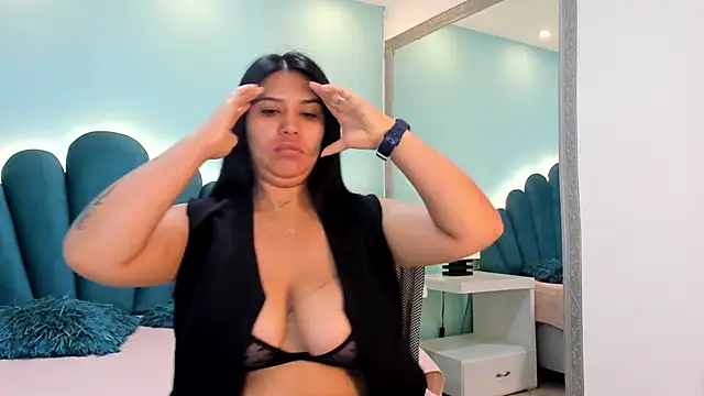 sharlott18 - Sharlott18's free webcam