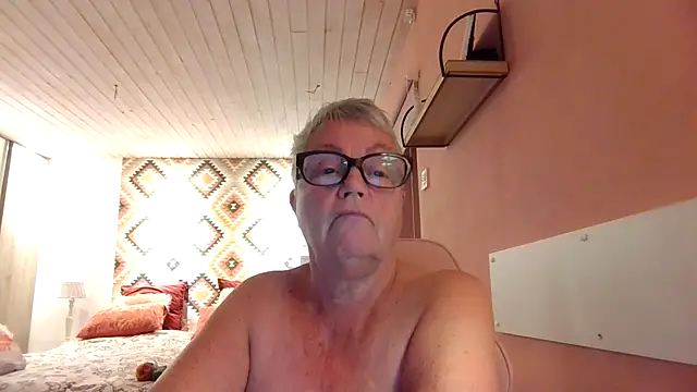 mystery-grandmother - Mystery-Grandmother's free webcam