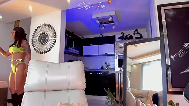 sofiasexhot (F milf) - ride dildo