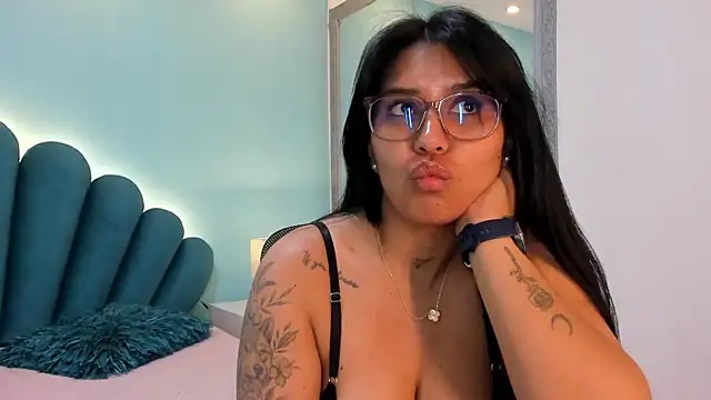 sharlott18 (F young) - oil my body!!!